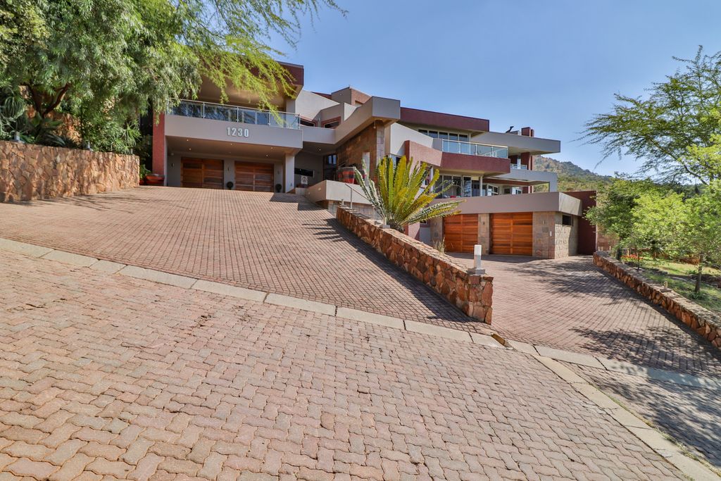 Property photo 2 of 58