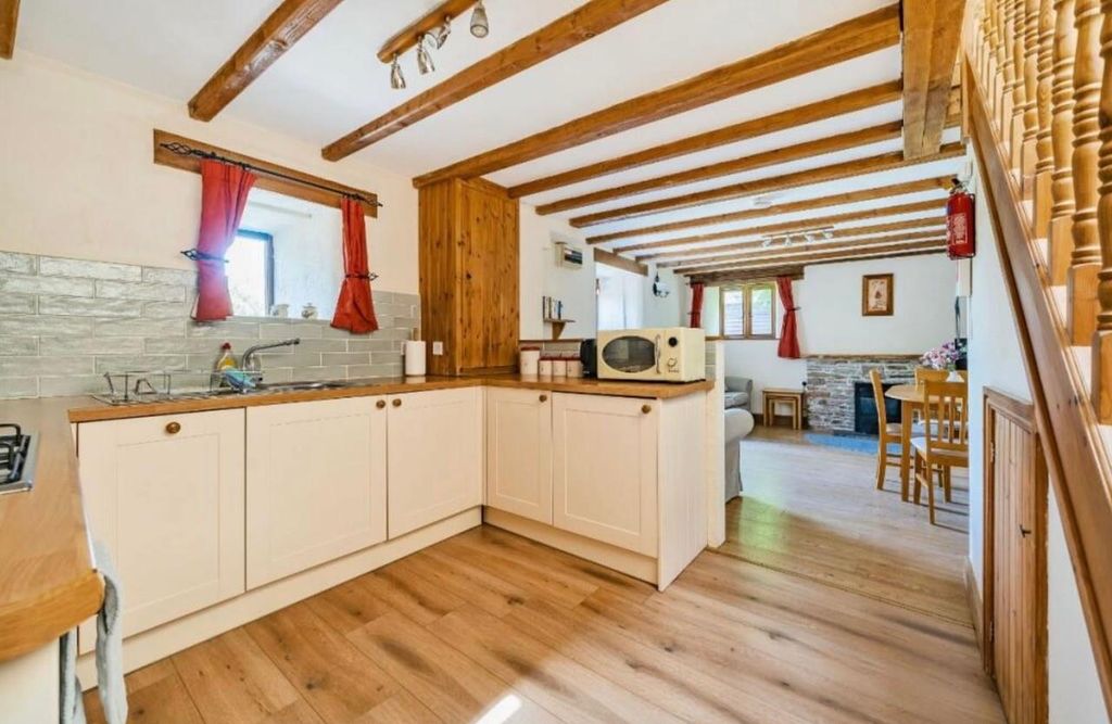 Property photo 2 of 8