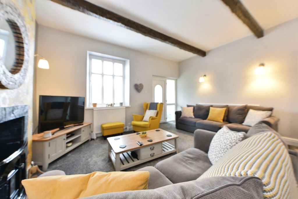 Property photo 3 of 23 Lounge