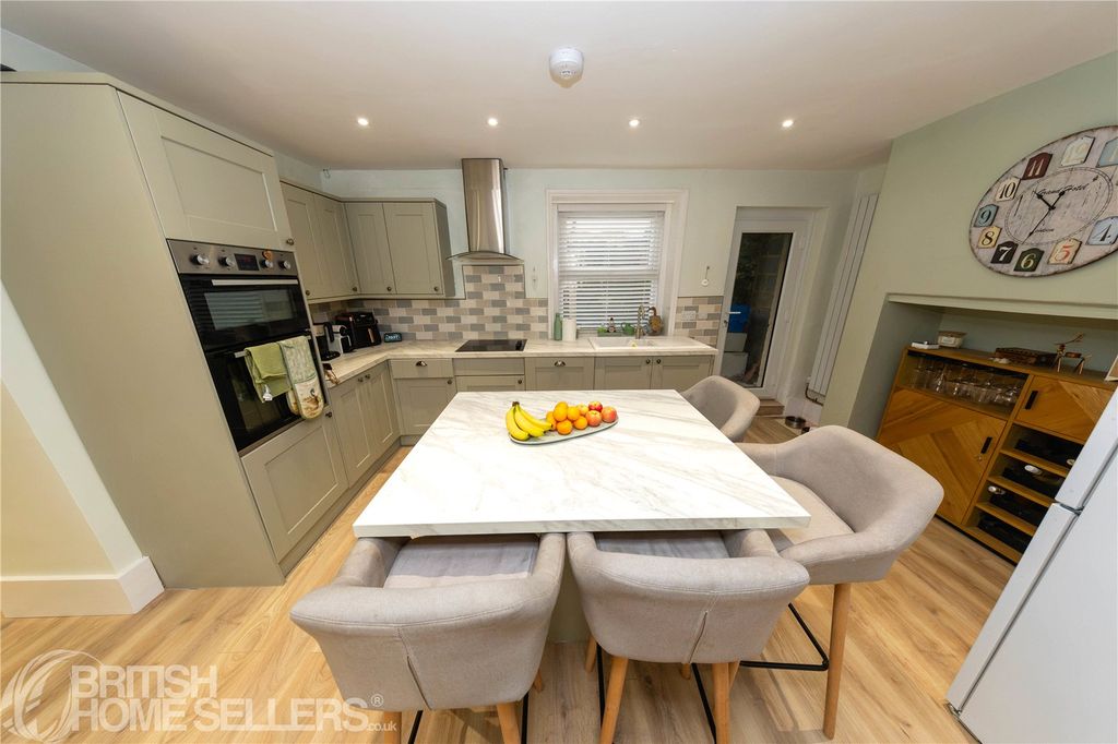 Property photo 2 of 31 Picture No. 54