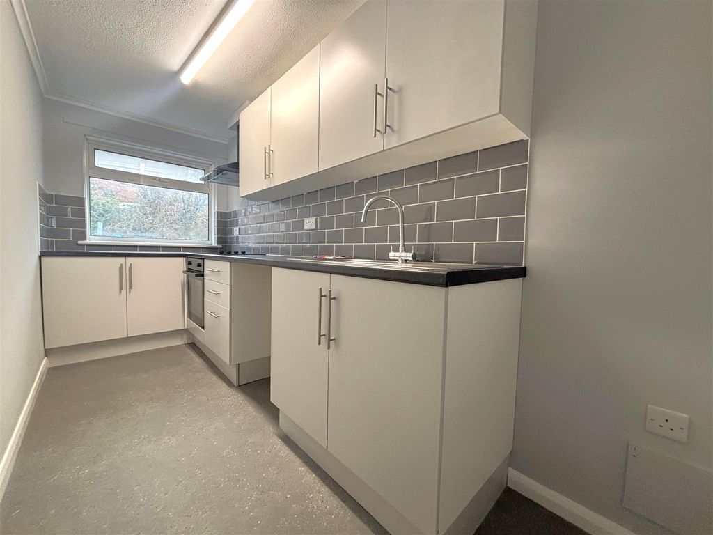 Property photo 2 of 6 Kitchen.Jpg