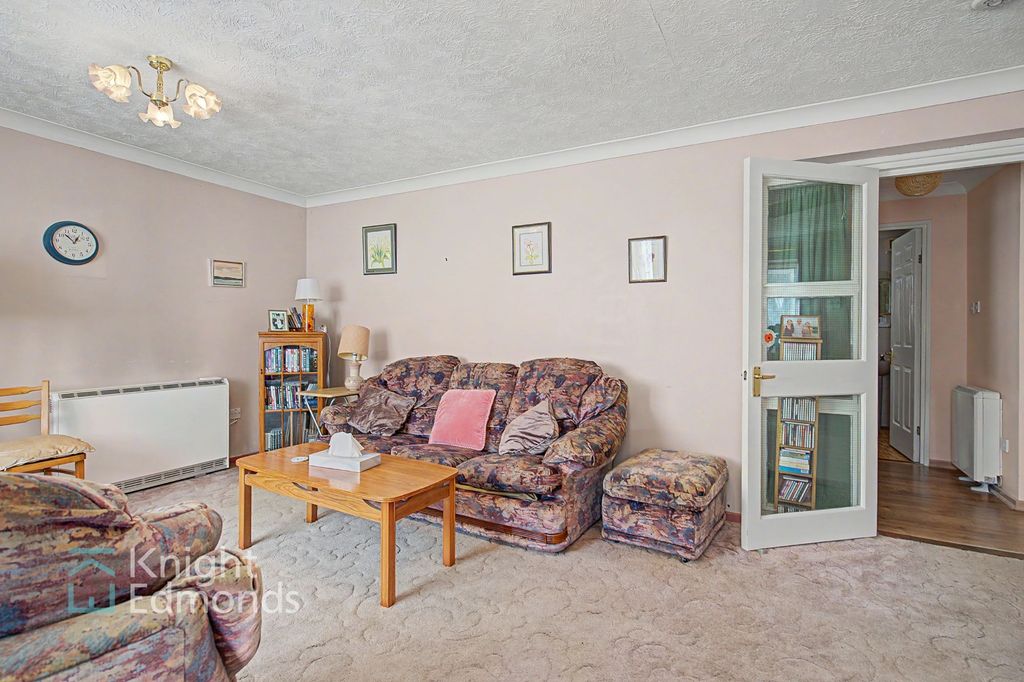 Property photo 3 of 10 Lounge