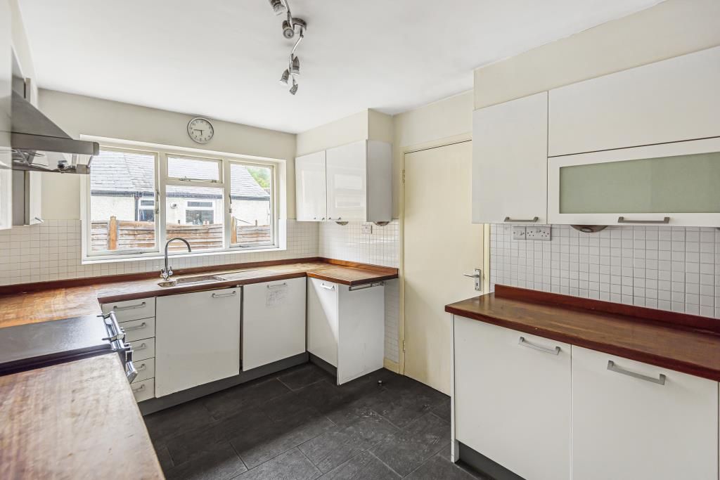 Property photo 3 of 11 Kitchen