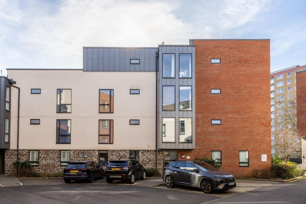 Property photo 2 of 16 Flat 21, Cooperage Court Bs3 1Ff-15.Jpg