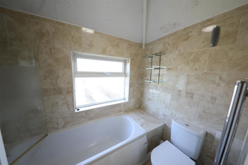 Property photo 3 of 9 Bathroom