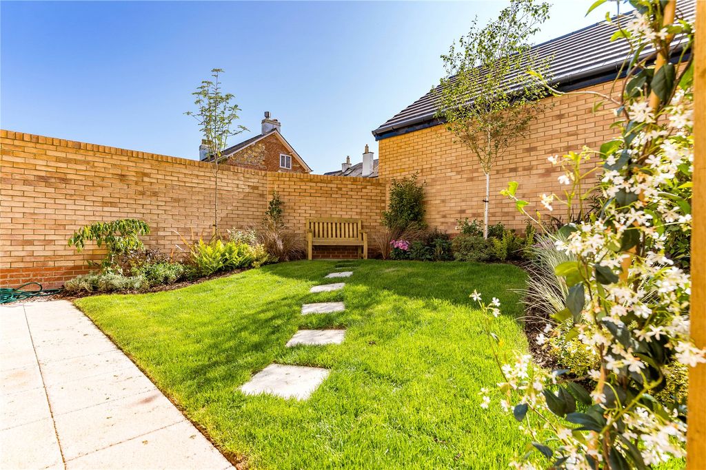 Property photo 2 of 13 Show Home Garden