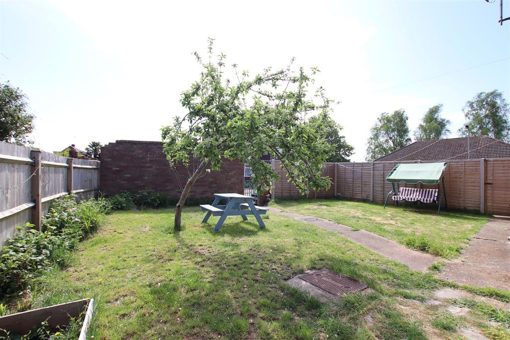 Property photo 3 of 17 Garden.Jpg