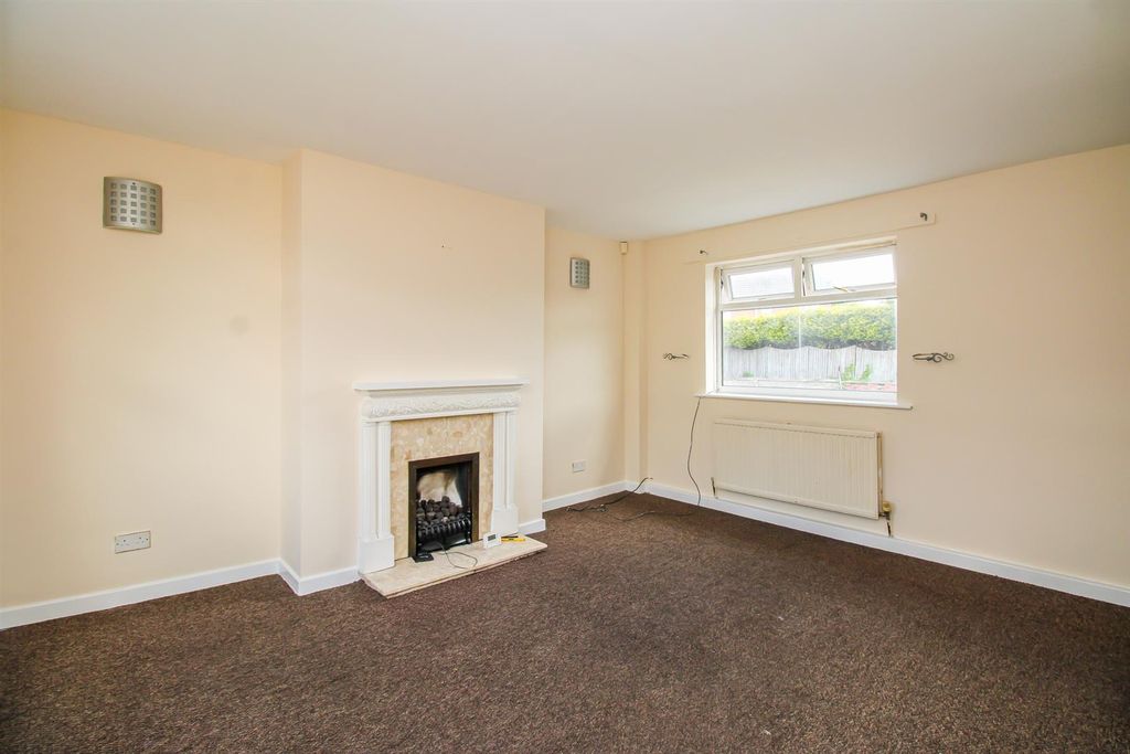 Property photo 1 of 12 Lounge