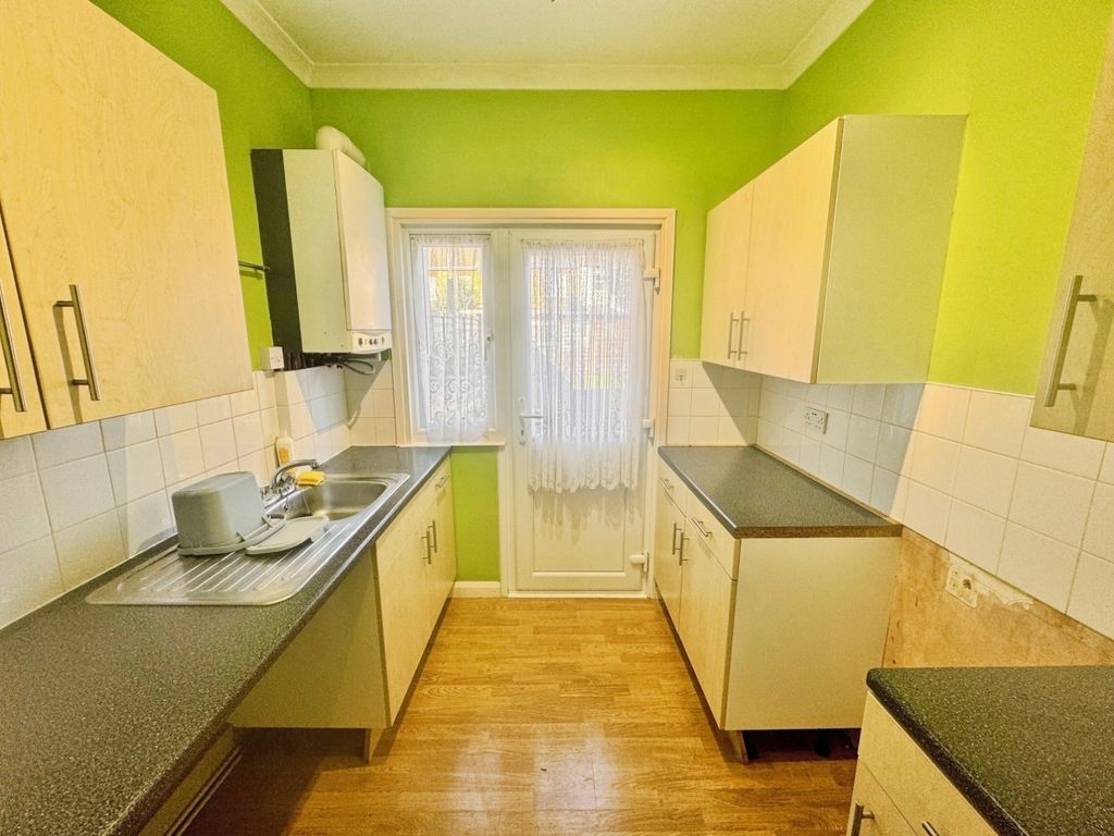 Property photo 3 of 11 Kitchen