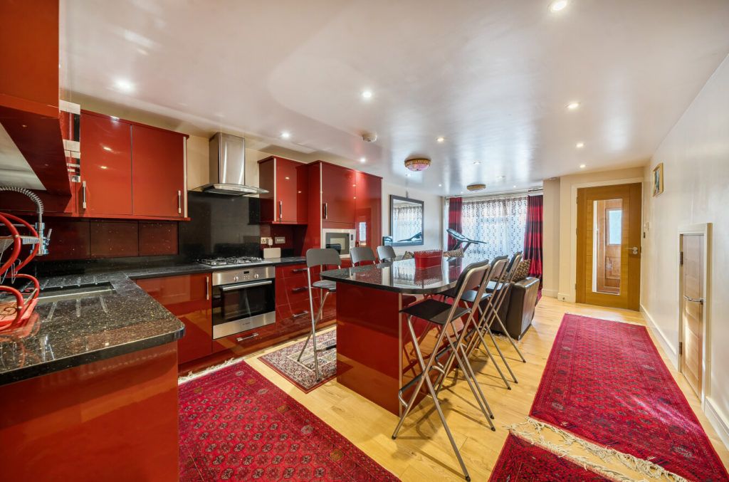 Property photo 2 of 20