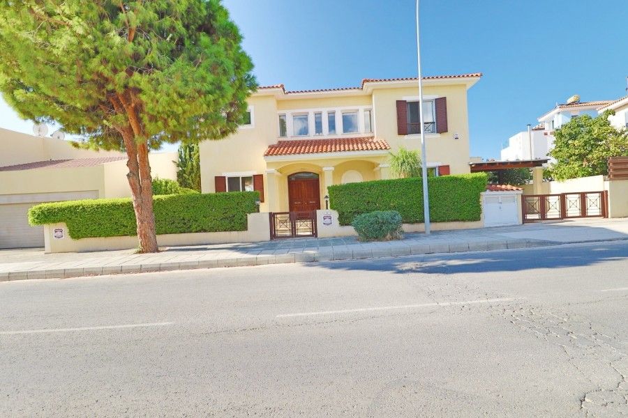 Property photo 1 of 59
