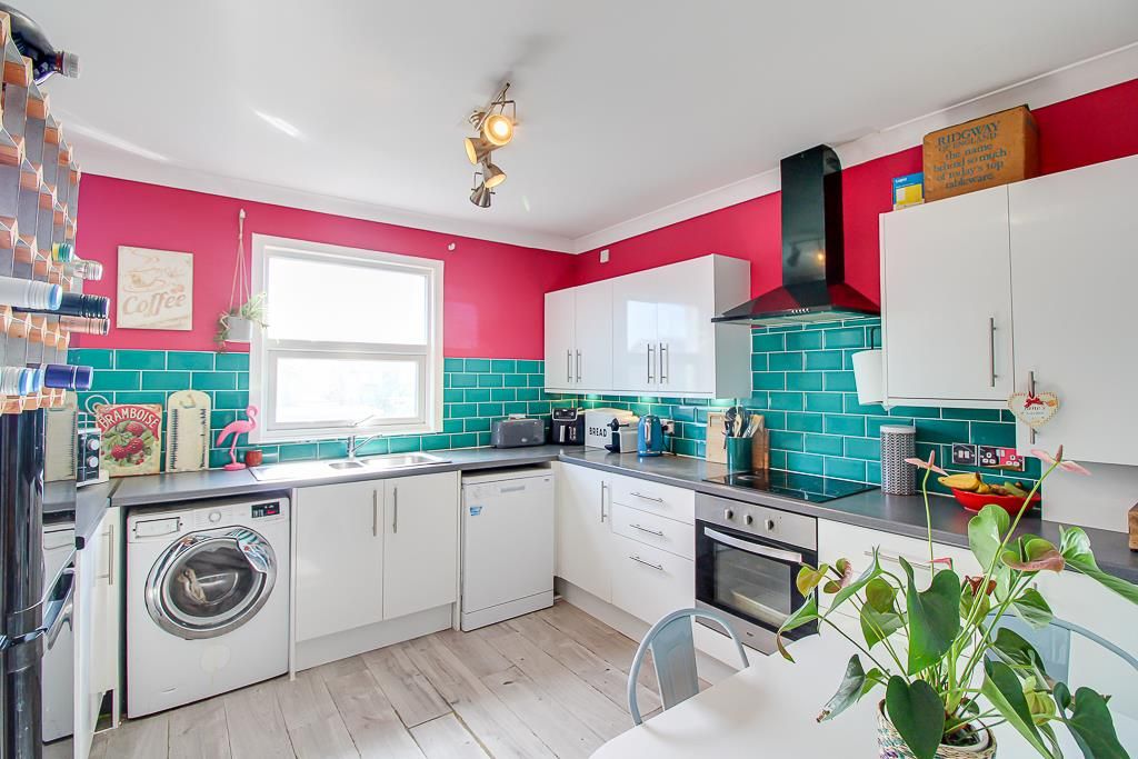 Property photo 2 of 18 Kitchen