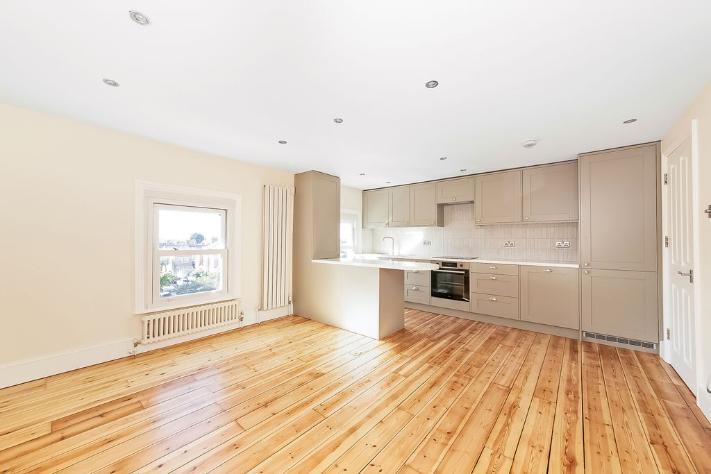 Property photo 2 of 34