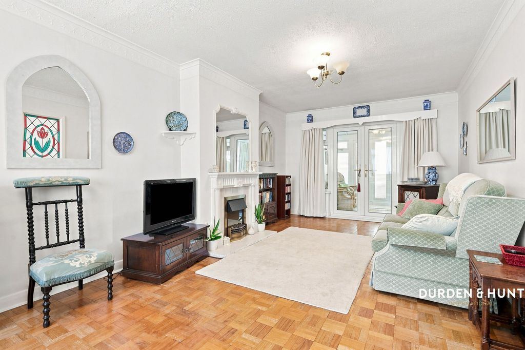 Property photo 3 of 27