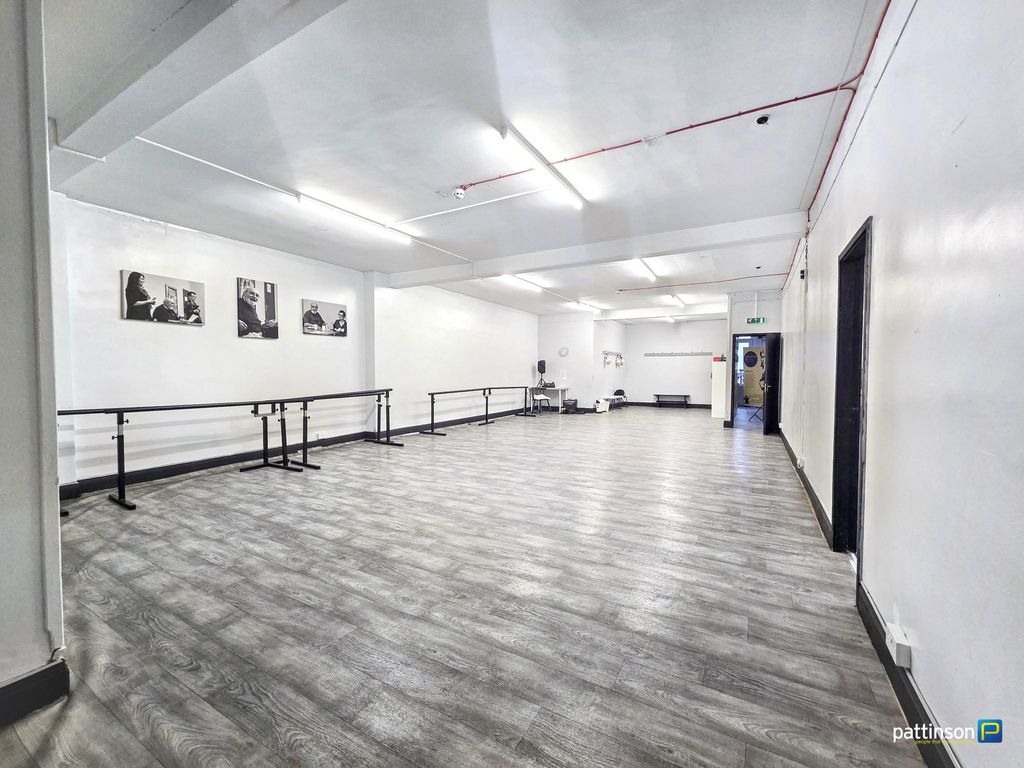 Property photo 2 of 28