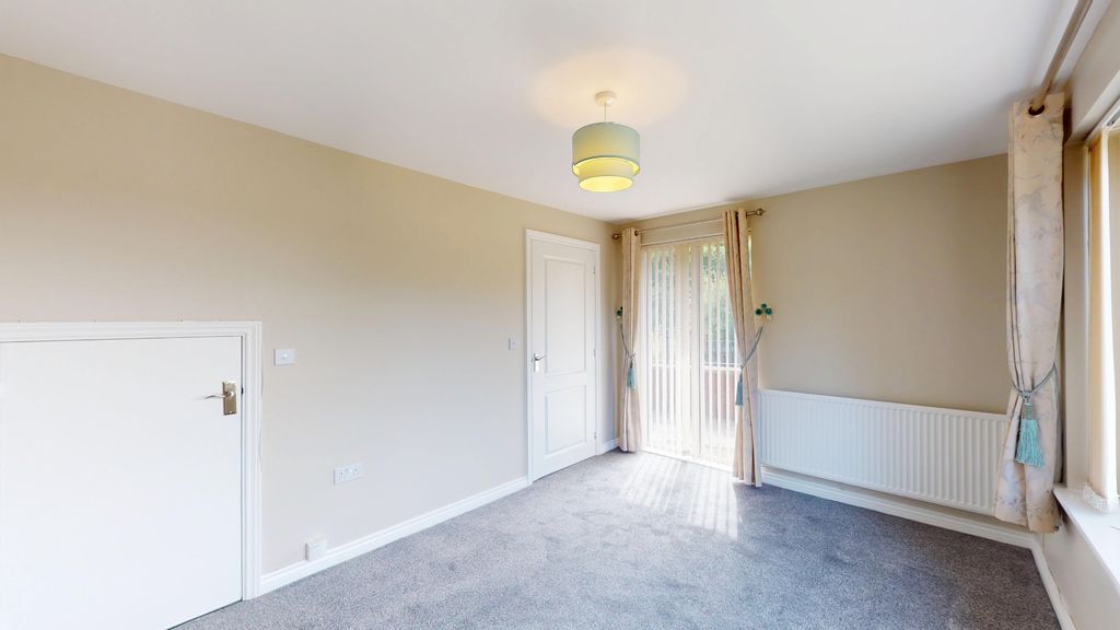 Property photo 3 of 16 4298095