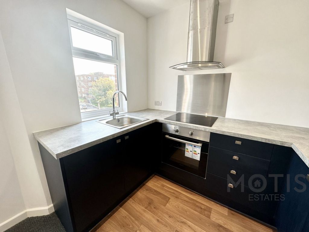 Property photo 3 of 11 Photo 12