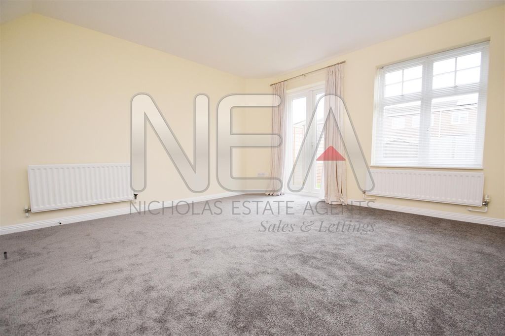 Property photo 3 of 10 Living/Dining Room