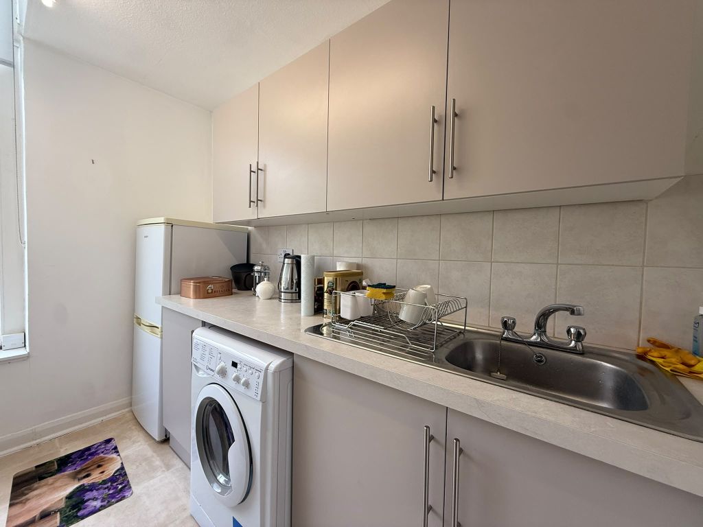 Property photo 3 of 12 Kitchen