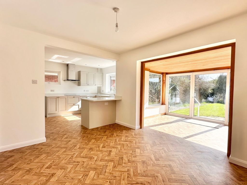 Property photo 2 of 25