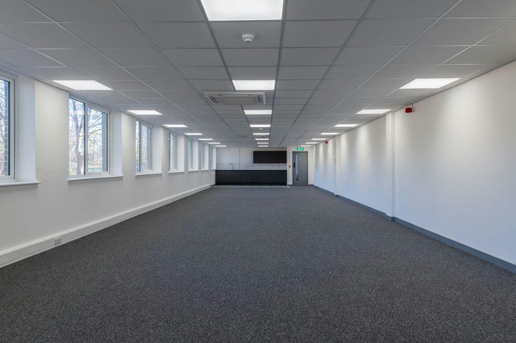 Property photo 3 of 7 Unit-1-Crompton-Rd-Groundwell-Ind-Est-Swindon-14_2000.Jpg