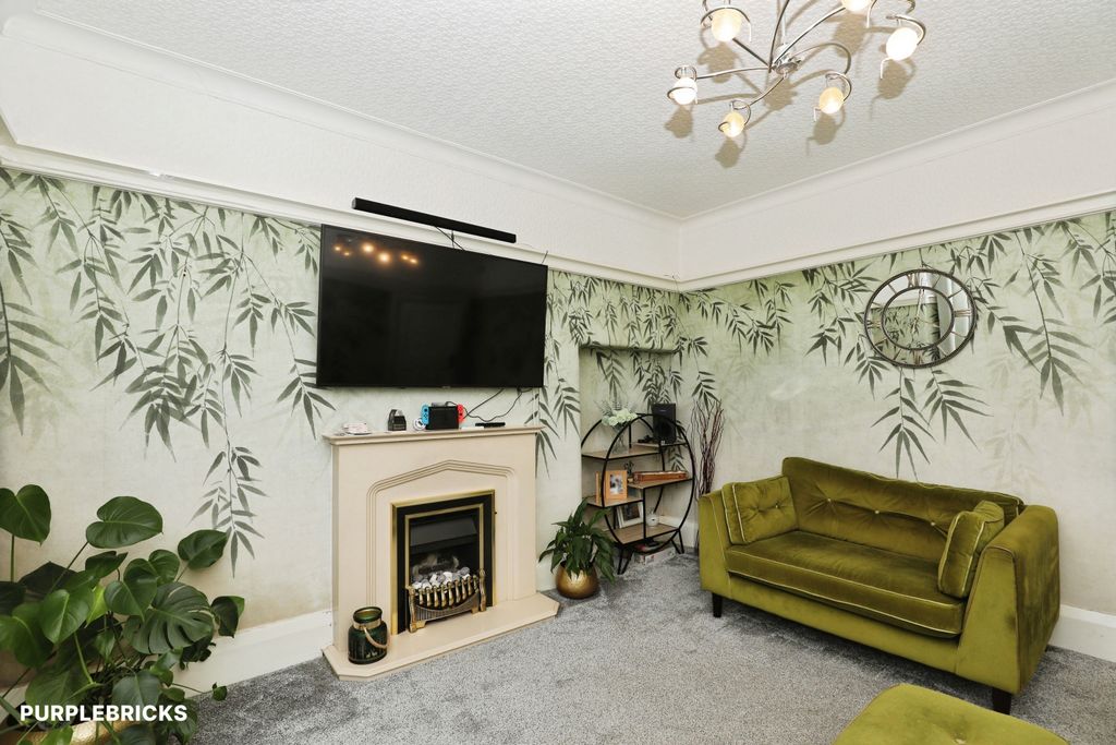 Property photo 2 of 35