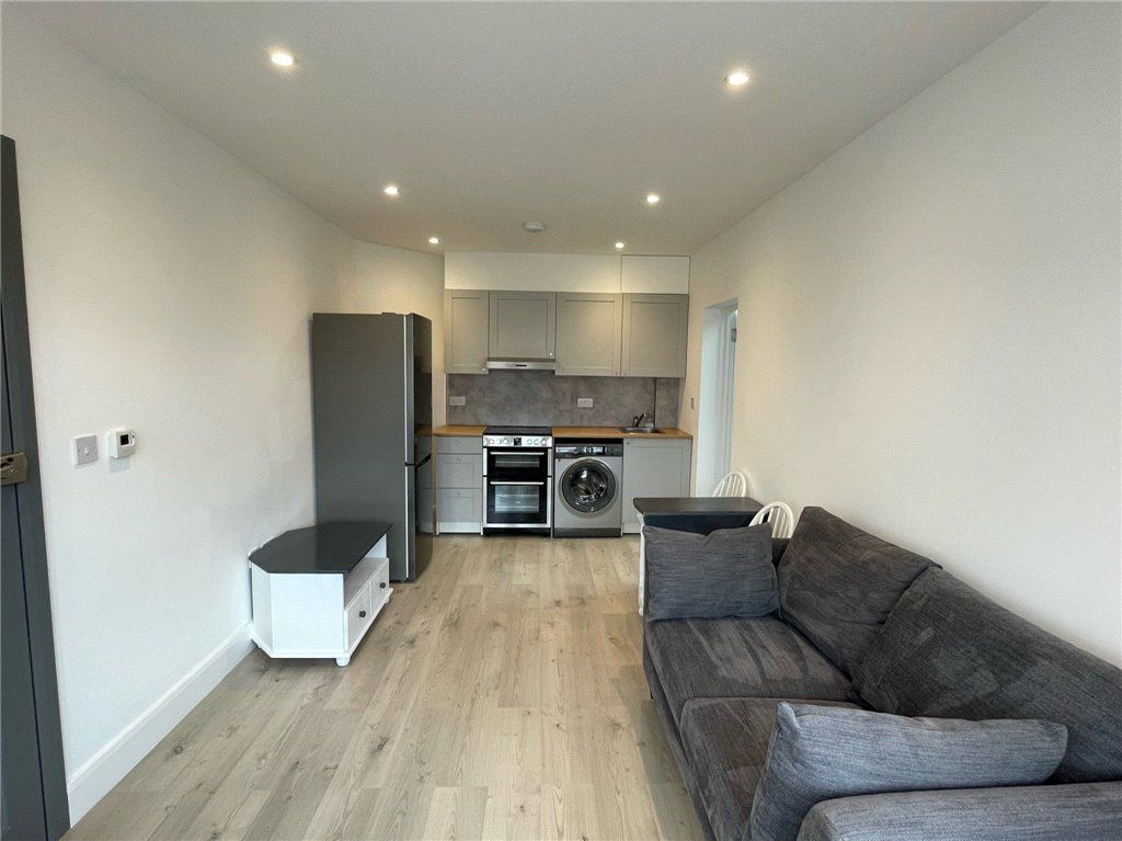 Property photo 1 of 8 Kitchen/Reception