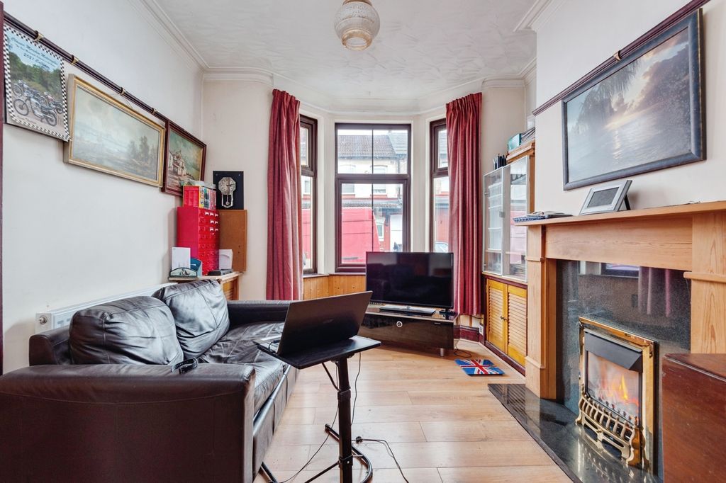 Property photo 3 of 15 Pbox-Img.Jpg