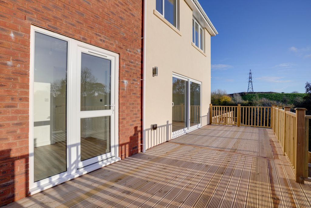 Property photo 2 of 25