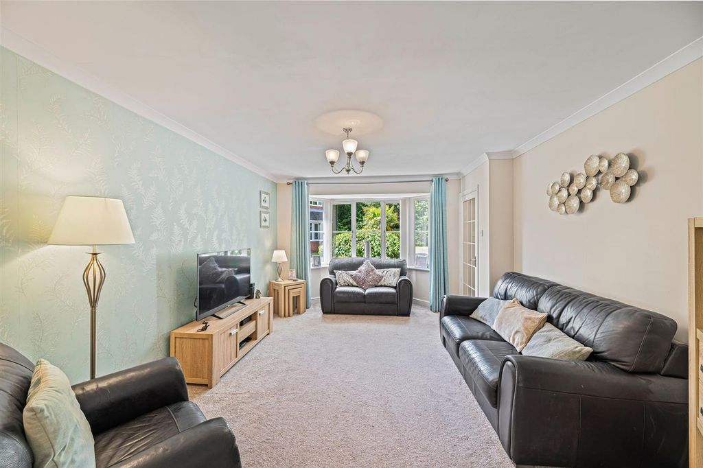 Property photo 2 of 24 Lounge