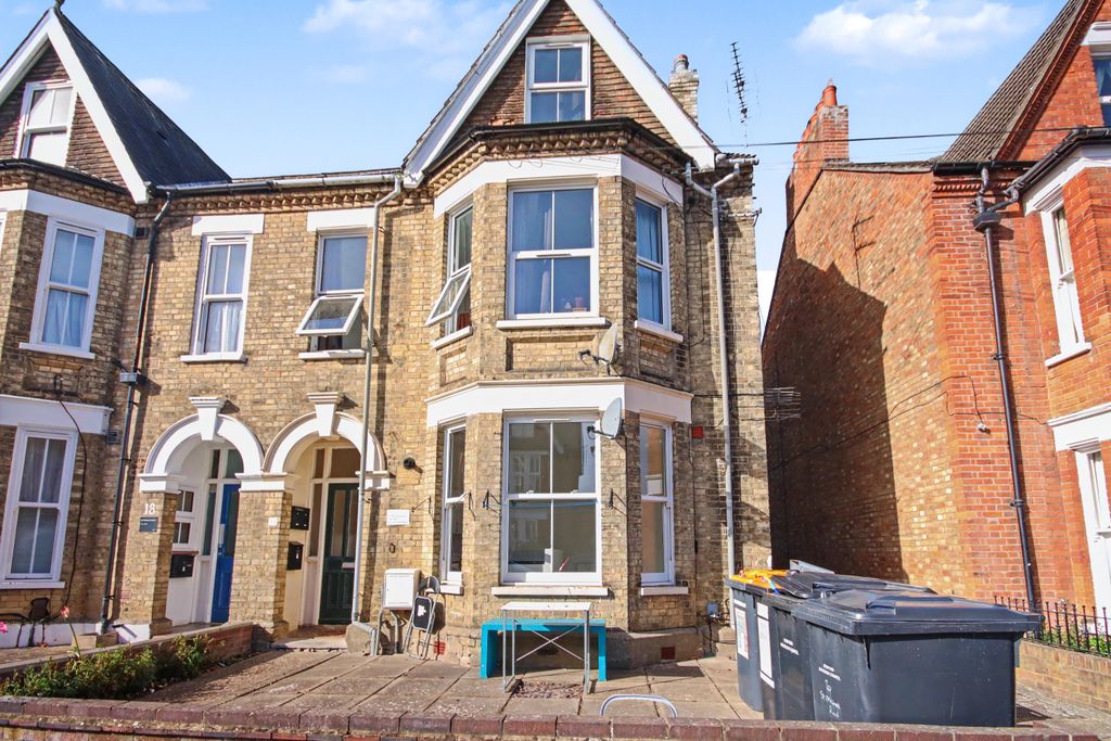 Property photo 1 of 12 Flat 3, 20 St. Michaels Road, Bedford, Bedfordshire, Mk40 2Lt