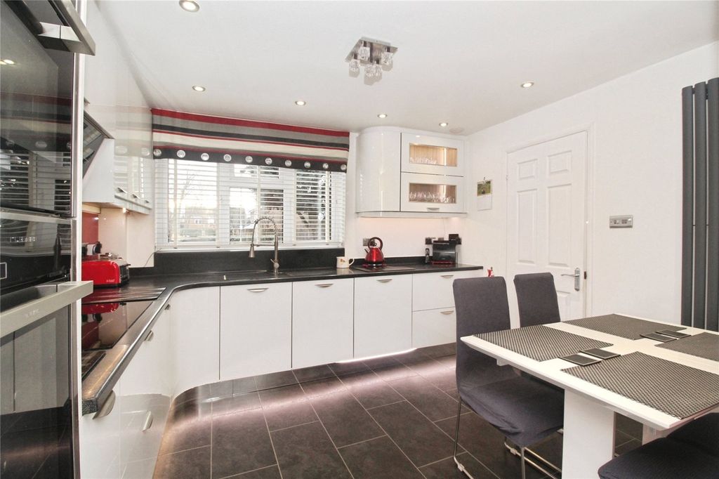 Property photo 2 of 16 Kitchen Diner