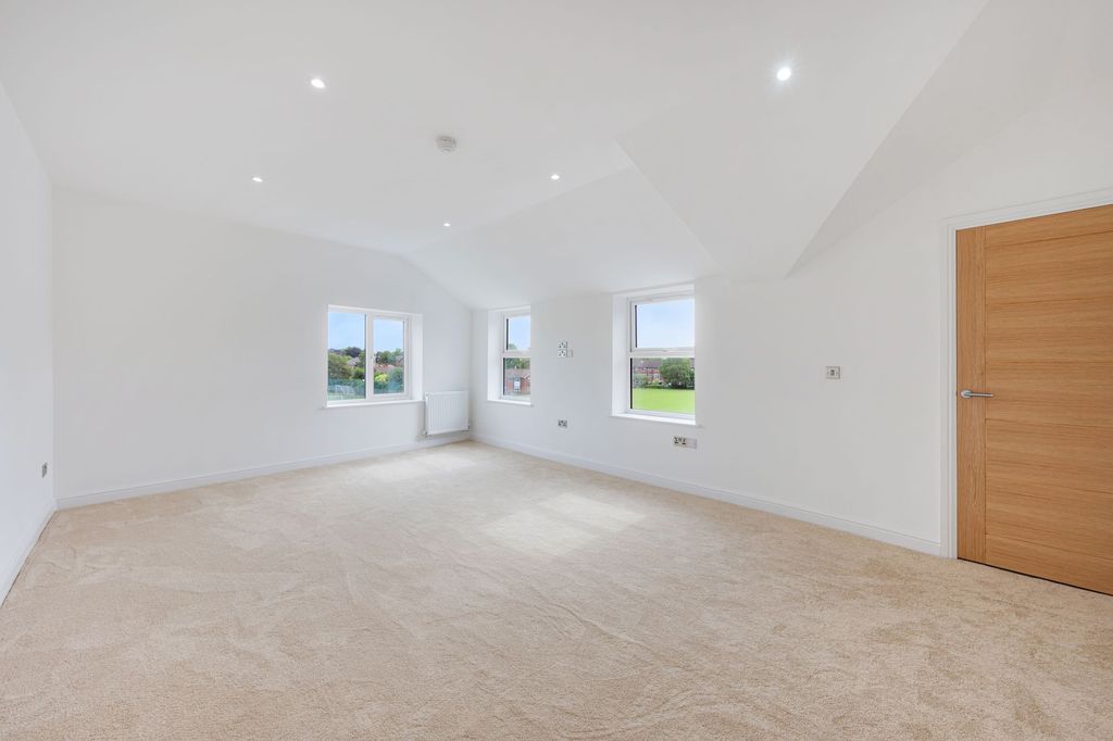 Property photo 2 of 10 Lounge/Dining Room