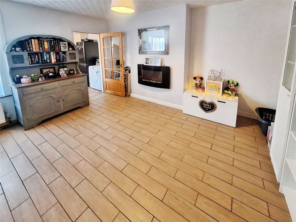 Property photo 3 of 10 Dining Room