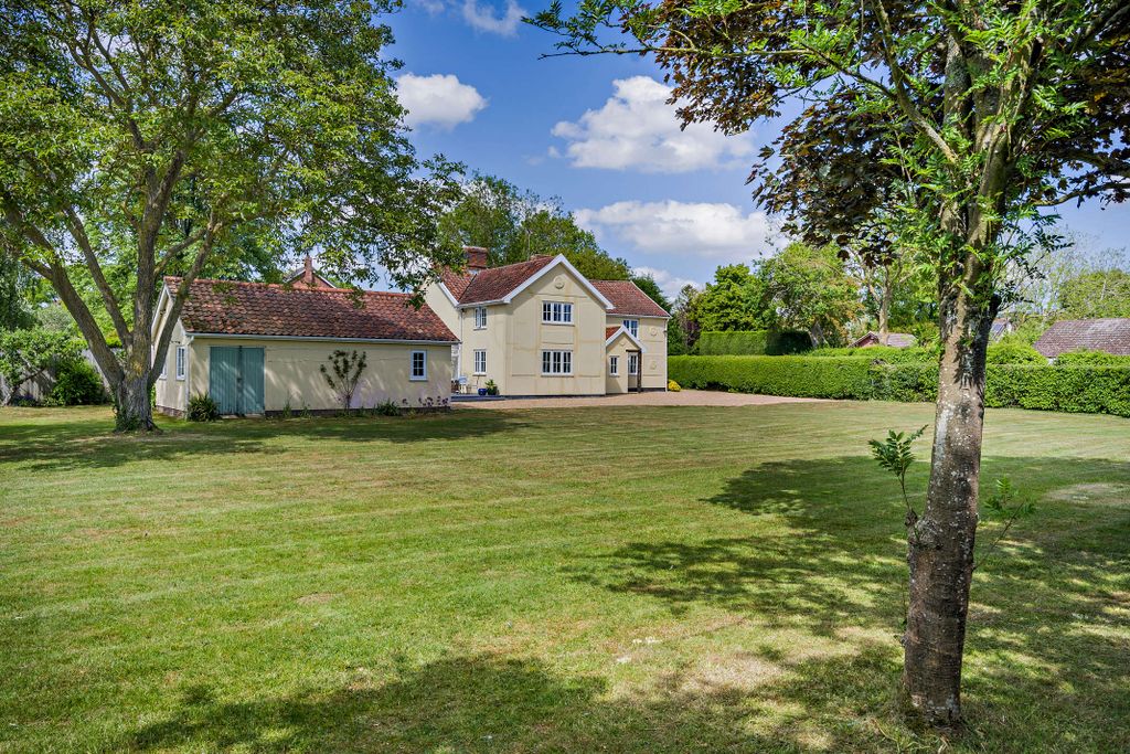 Property photo 2 of 40 8647829-Exterior07-800