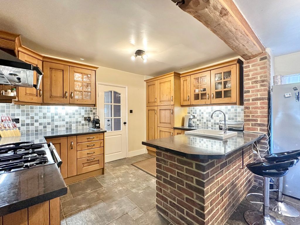 Property photo 2 of 33