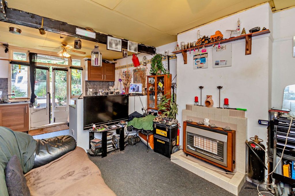 Property photo 3 of 25
