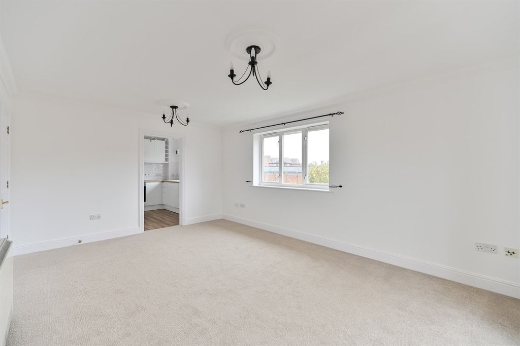 Property photo 3 of 9 Living Area