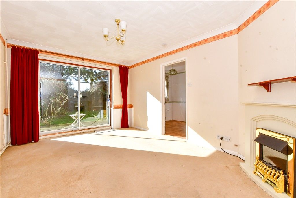 Property photo 3 of 10 Lounge