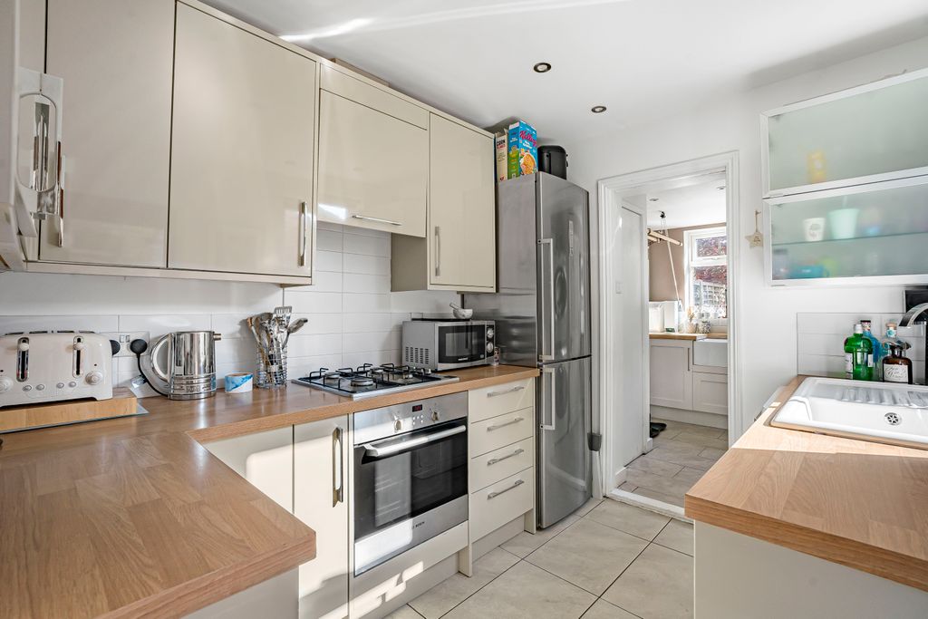 Property photo 3 of 12 Kitchen