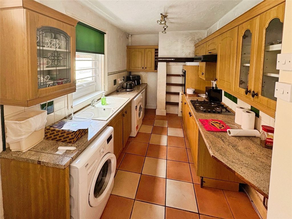 Property photo 3 of 6 Kitchen