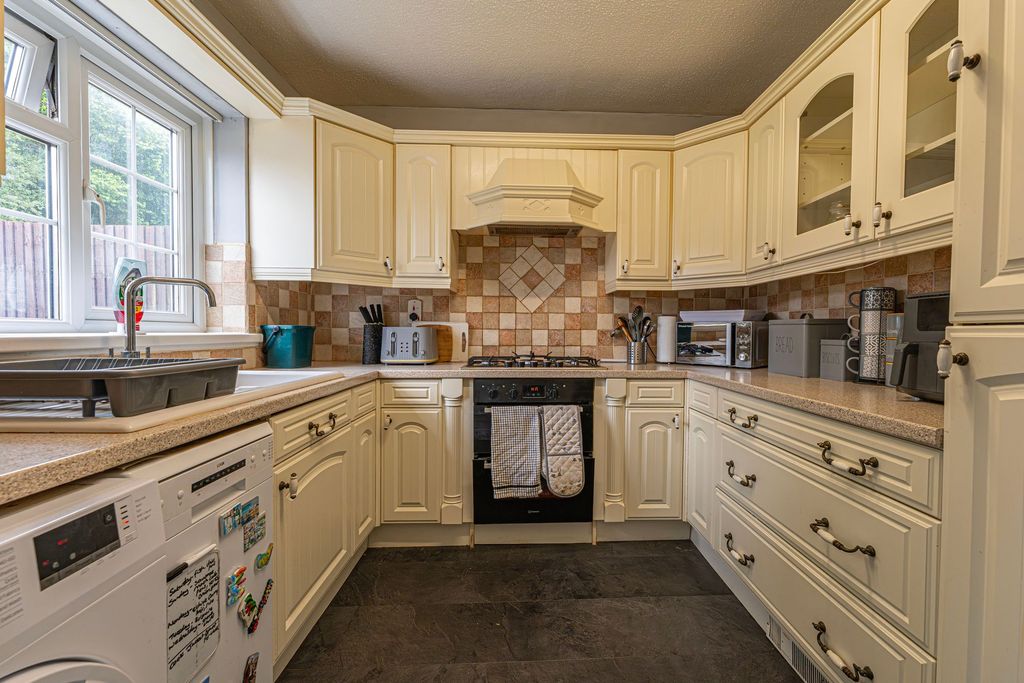 Property photo 2 of 36