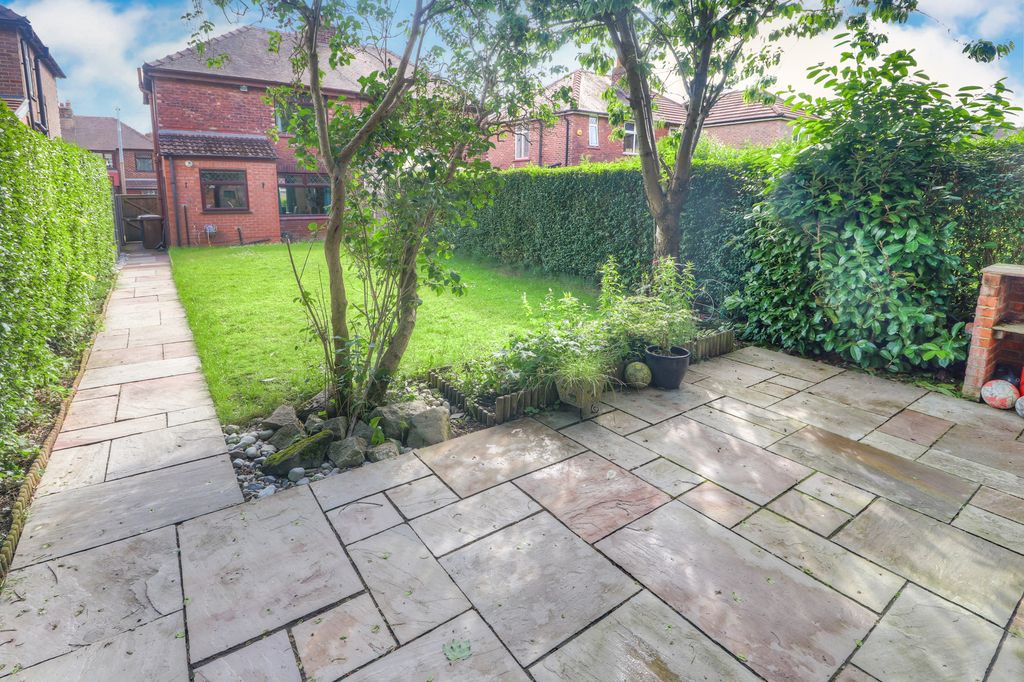 Property photo 1 of 16 Large Rear Garden