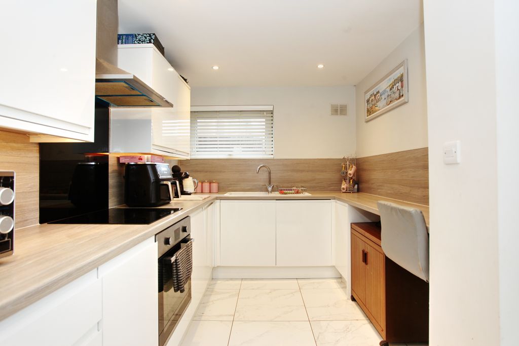 Property photo 2 of 24 Img_5818.Jpg