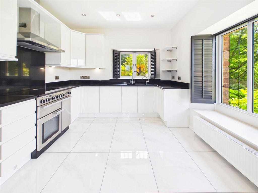 Property photo 3 of 39 Kitchen