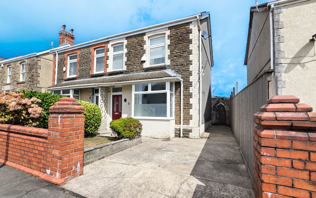 Property photo 1 of 32