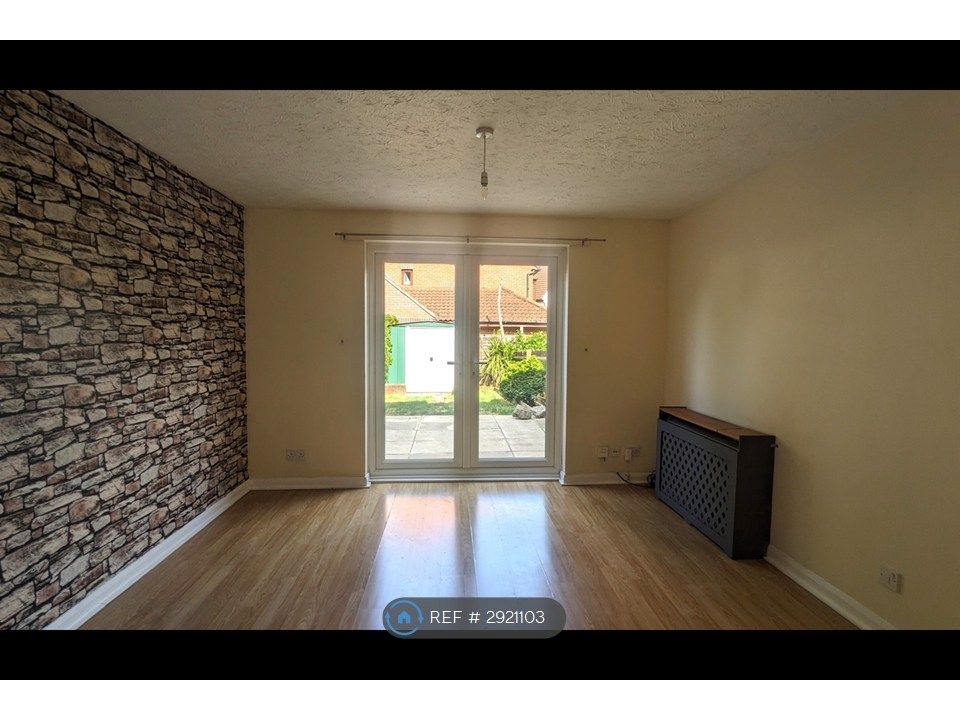 Property photo 2 of 20 Living Room
