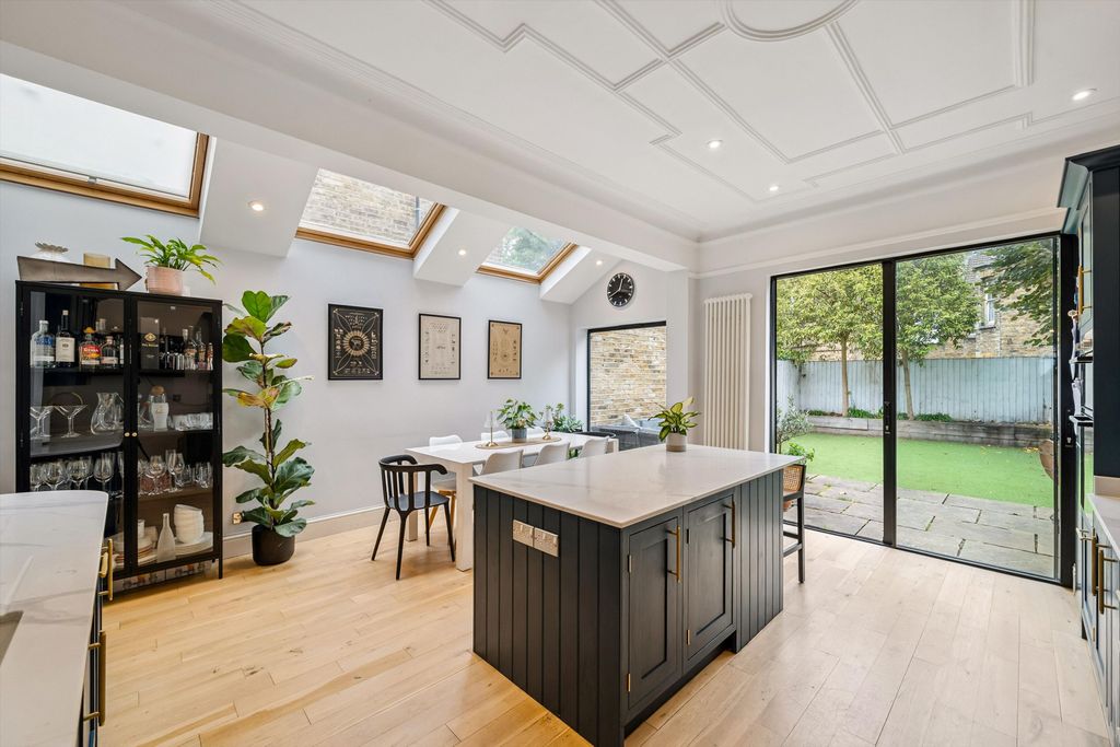 Property photo 2 of 20 Image