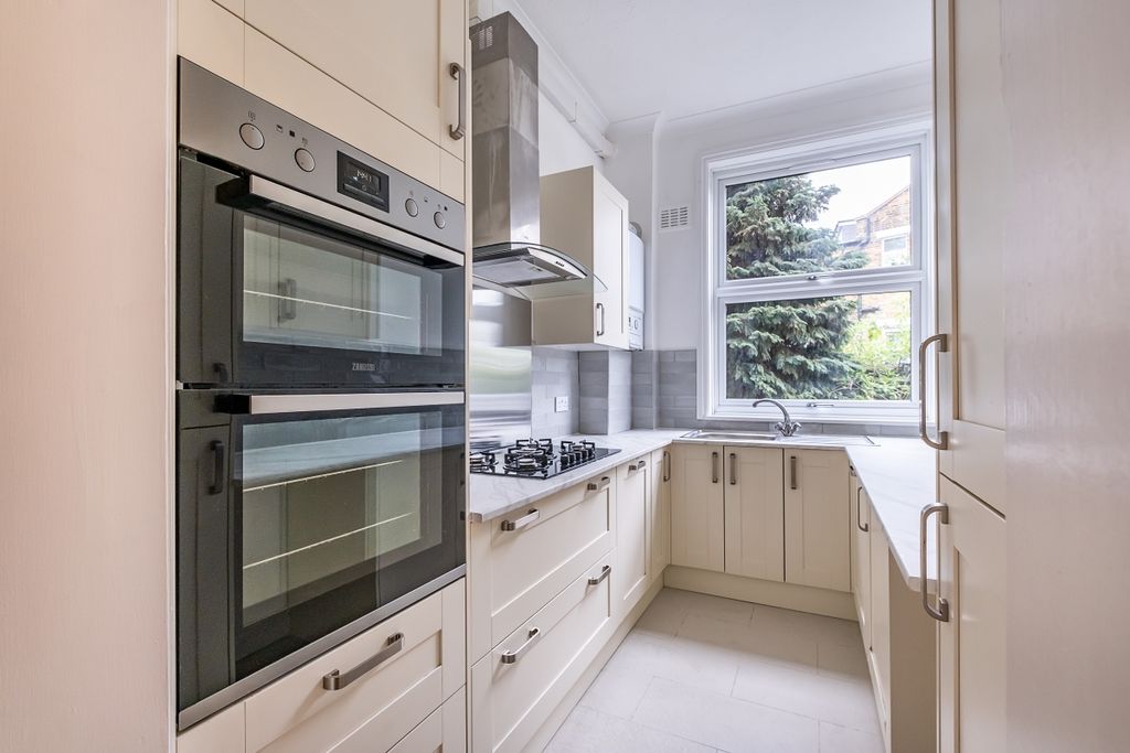 Property photo 3 of 15 Chamberlayne-Road-03