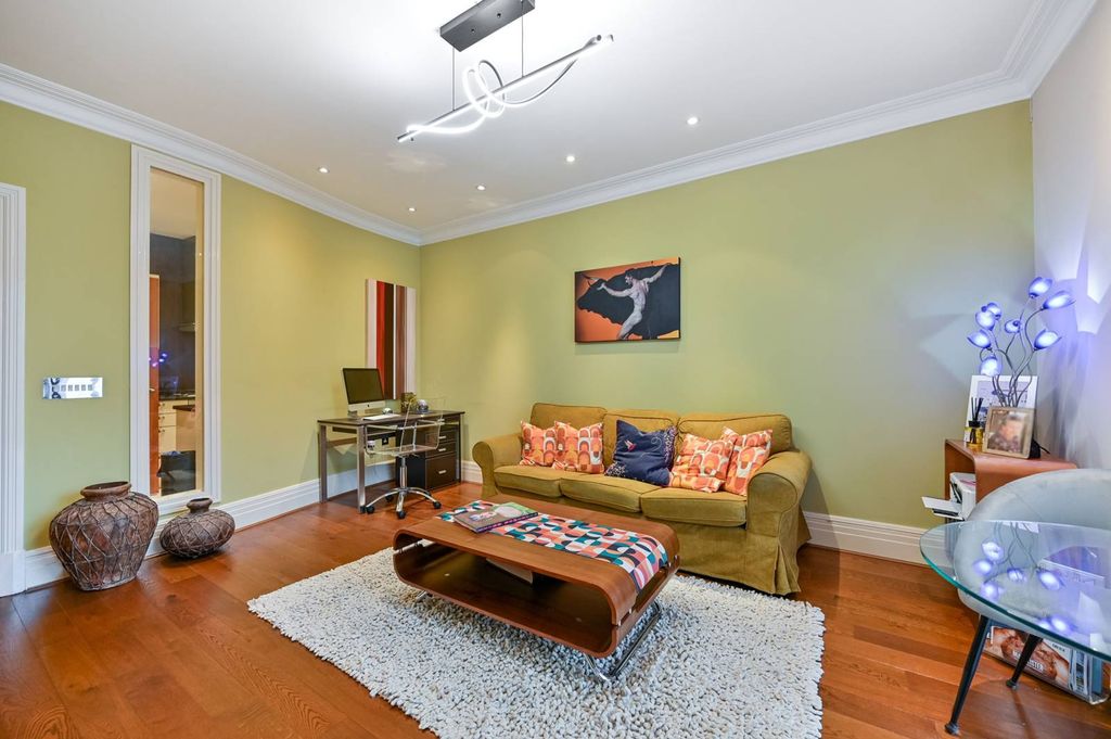 Property photo 3 of 11